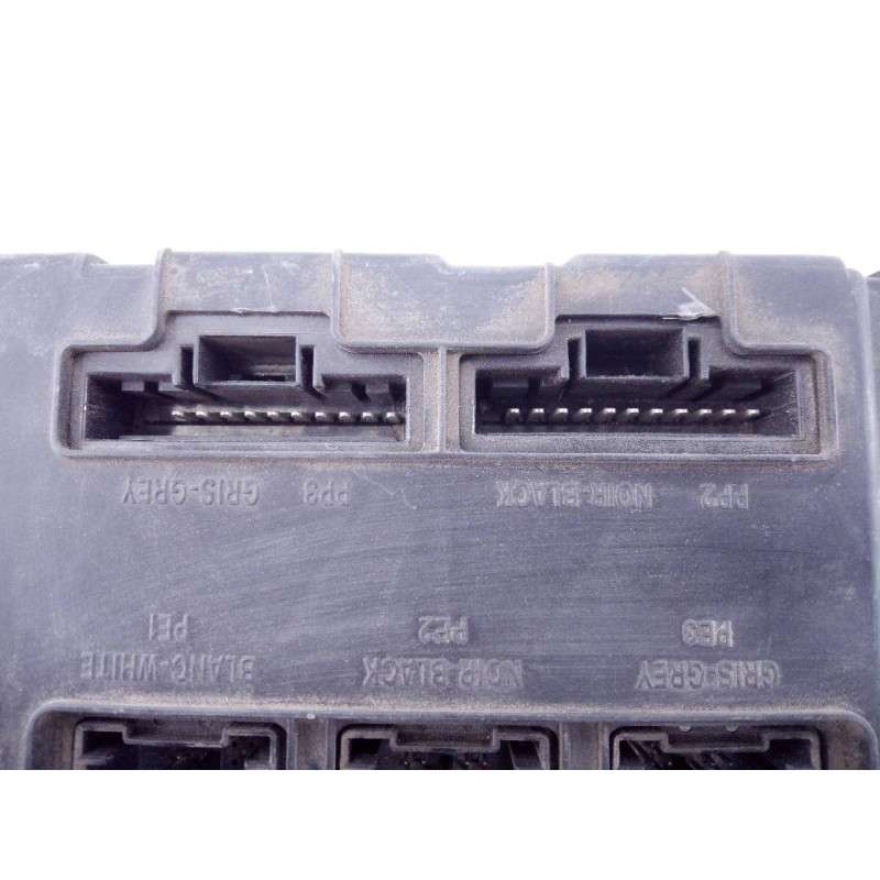 Recambio de caja reles / fusibles para renault megane ii berlina 3p confort authentique referencia OEM IAM 8200306434 S118400220