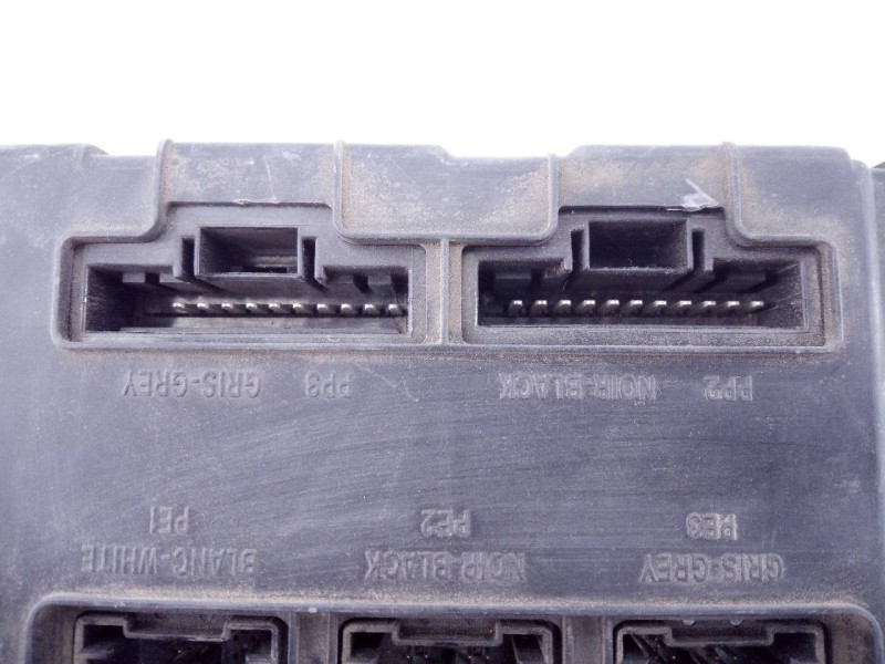 Recambio de caja reles / fusibles para renault megane ii berlina 3p confort authentique referencia OEM IAM 8200306434 S118400220