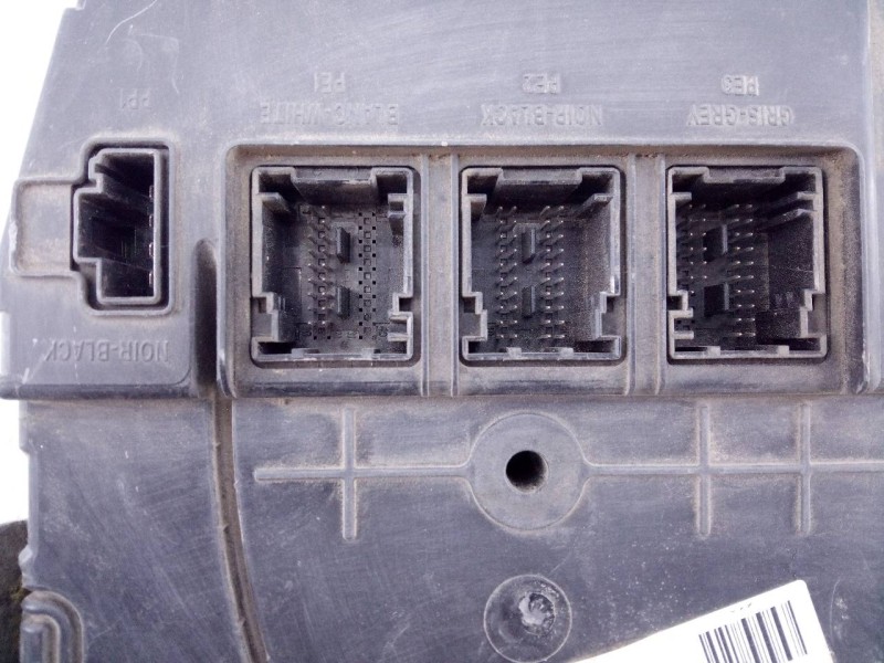 Recambio de caja reles / fusibles para renault megane ii berlina 3p confort authentique referencia OEM IAM 8200306434 S118400220