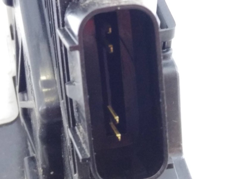 Recambio de cerradura puerta delantera derecha para hyundai i20 trend referencia OEM IAM 81320C8040  E2-B5-53-1