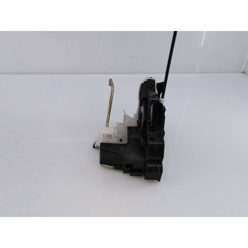 Recambio de cerradura puerta delantera derecha para hyundai i20 trend referencia OEM IAM 81320C8040  E2-B5-53-1