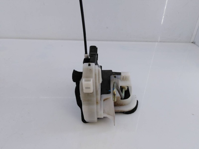 Recambio de cerradura puerta delantera derecha para hyundai i20 trend referencia OEM IAM 81320C8040  E2-B5-53-1