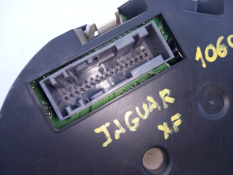 Recambio de cuadro instrumentos para jaguar xf 3.0 v6 luxury referencia OEM IAM 8X2310849BK VP8Z2F10849BK E3-B3-35-3