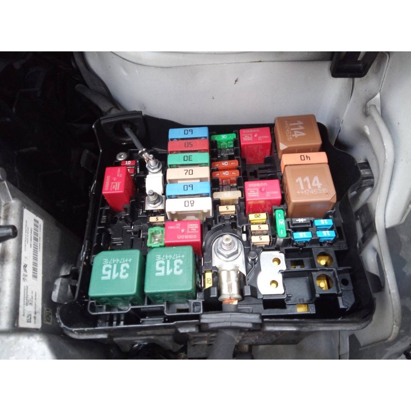 Recambio de caja reles / fusibles para citroën c3 live referencia OEM IAM   