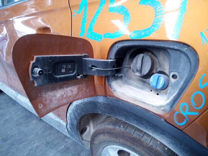 Recambio de tapa exterior combustible para opel crossland x excellence referencia OEM IAM   