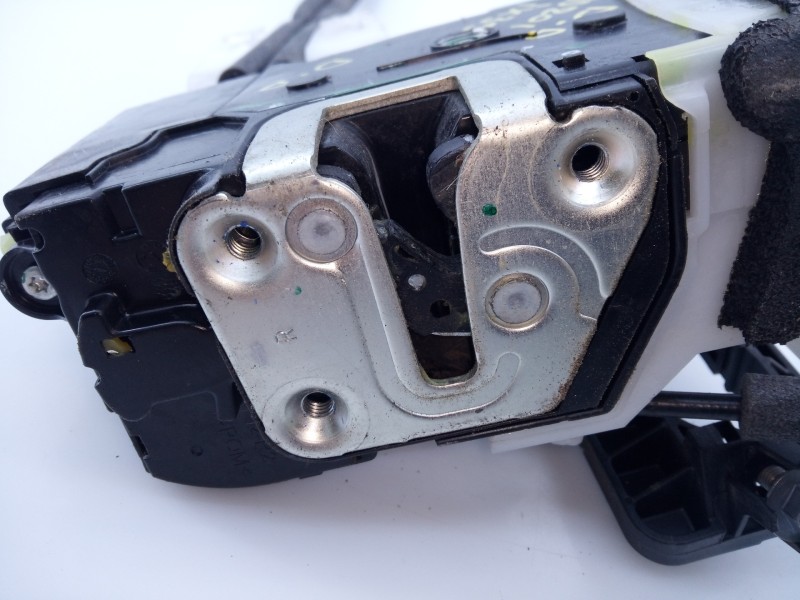 Recambio de cerradura puerta delantera derecha para hyundai ix35 style 2wd referencia OEM IAM 813202Y000  E2-B5-8-1