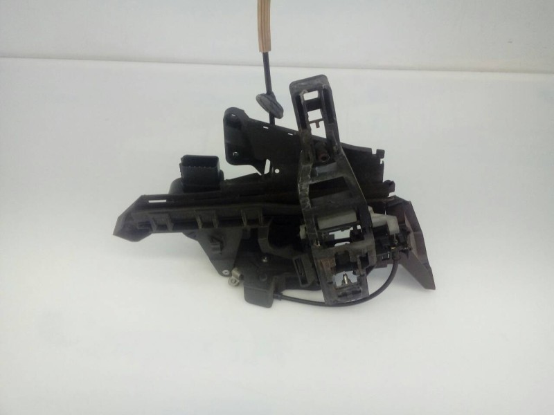 Recambio de cerradura puerta trasera izquierda para ford kuga (cbv) titanium referencia OEM IAM   E2-B3-10-1