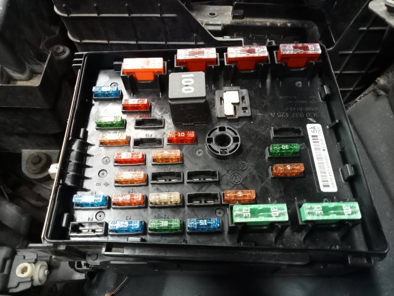 Recambio de caja reles / fusibles para volkswagen tiguan trendline plus referencia OEM IAM 3C0937125A  