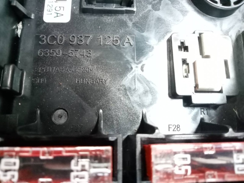 Recambio de caja reles / fusibles para volkswagen tiguan trendline plus referencia OEM IAM 3C0937125A  