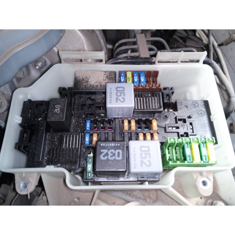 Recambio de caja reles / fusibles para mercedes-benz clase c (w205) lim. c 220 cdi bluetec (205.004) referencia OEM IAM   