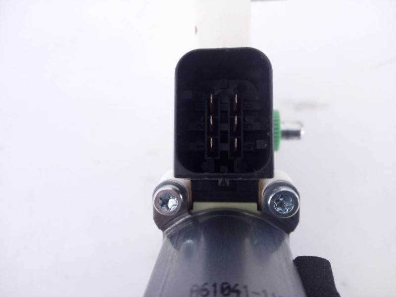 Recambio de motor elevalunas delantero izquierdo para mercedes-benz clase cla (w117) cla 200 cdi (117.308) referencia OEM IAM A6