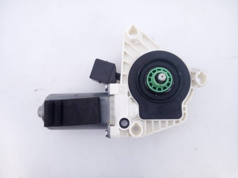 Recambio de motor elevalunas delantero izquierdo para mercedes-benz clase cla (w117) cla 200 cdi (117.308) referencia OEM IAM A6