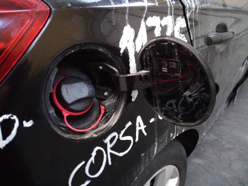 Recambio de tapa exterior combustible para opel corsa e selective ecoflex referencia OEM IAM   