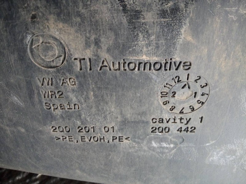 Recambio de deposito combustible para volkswagen t-cross basis referencia OEM IAM 2Q020101  