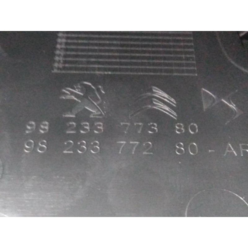 Recambio de consola central para peugeot 208 (p2) allure referencia OEM IAM 9823377280  P2-A1-23