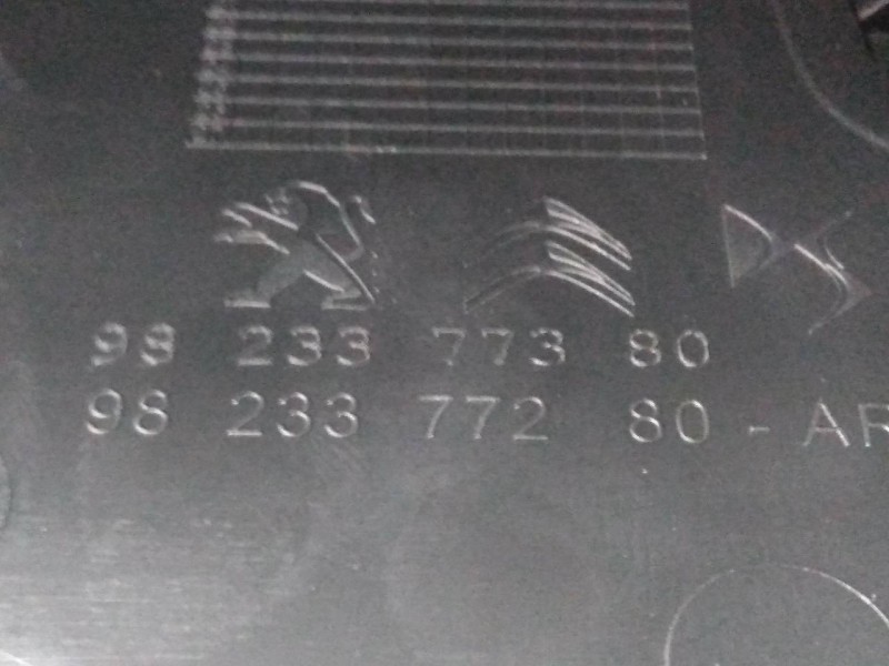 Recambio de consola central para peugeot 208 (p2) allure referencia OEM IAM 9823377280  P2-A1-23