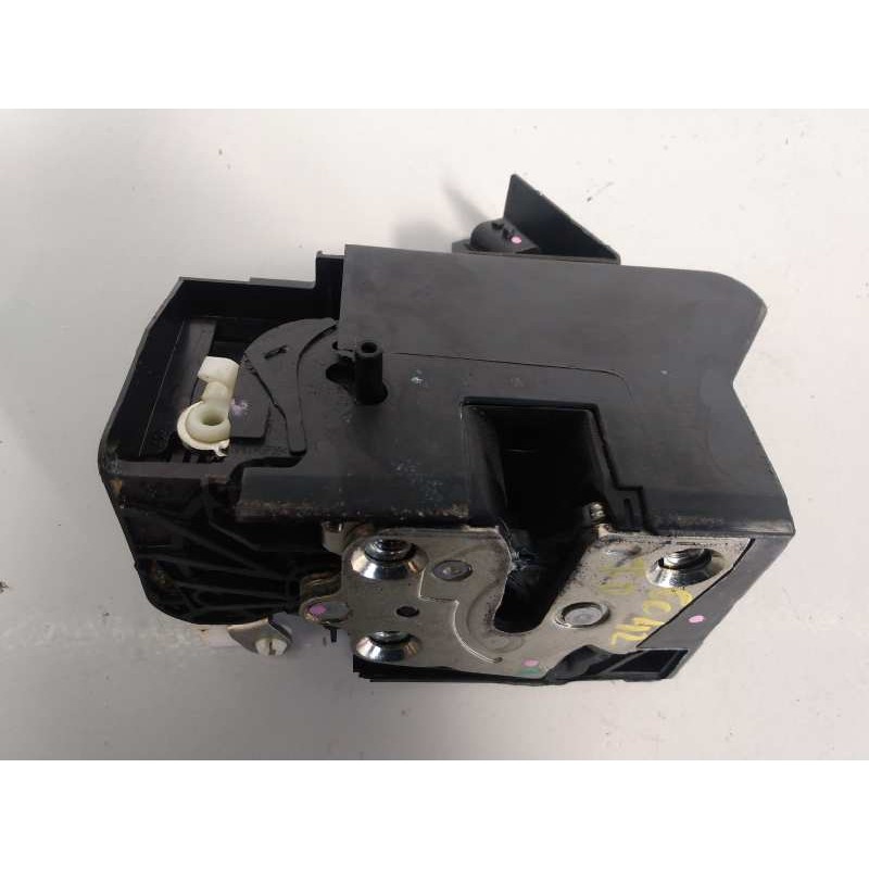Recambio de cerradura puerta trasera derecha para dacia sandero laureate referencia OEM IAM 825022281R  E1-A1-16-1