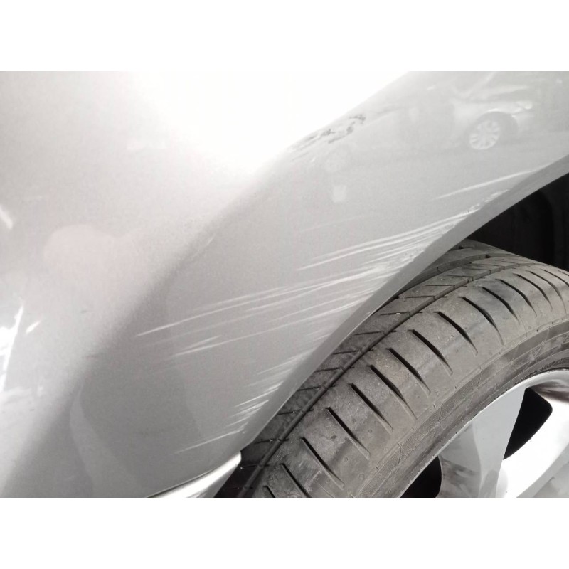 Recambio de aleta delantera izquierda para renault koleos dynamique referencia OEM IAM   