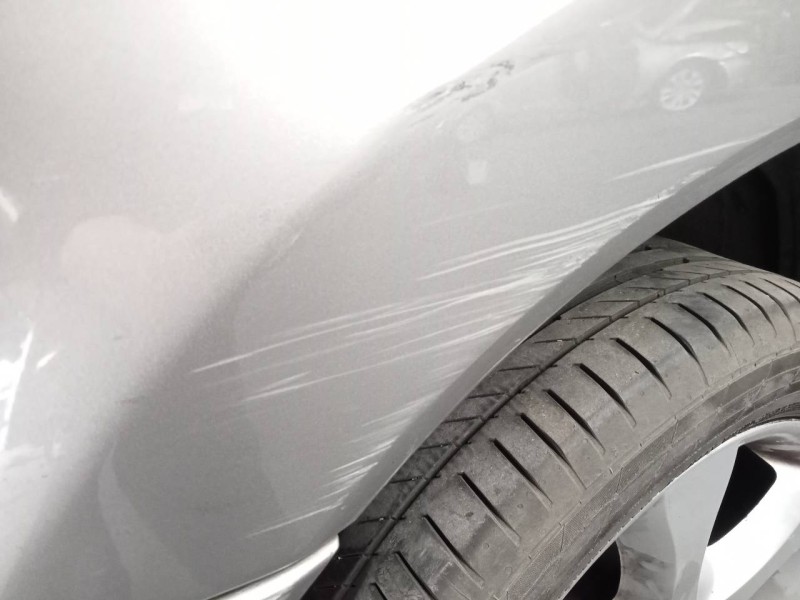 Recambio de aleta delantera izquierda para renault koleos dynamique referencia OEM IAM   