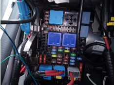 CAJA RELES / FUSIBLES 