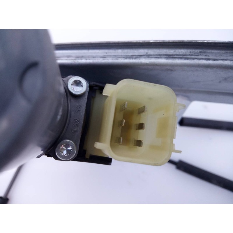 Recambio de elevalunas delantero izquierdo para ford kuga (cbs) titanium referencia OEM IAM 0130822732  E2-B3-44-1