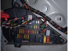 CAJA RELES / FUSIBLES 