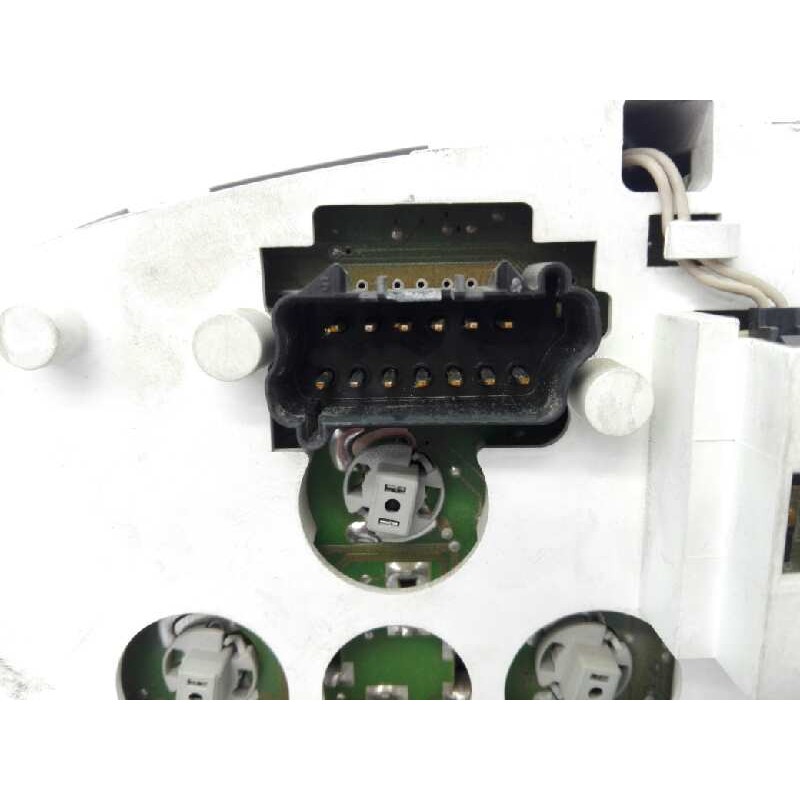 Recambio de cuadro instrumentos para chrysler voyager (rg) 2.5 crd executive referencia OEM IAM R825AI TN1575107252 E3-B6-34-5