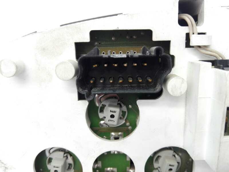 Recambio de cuadro instrumentos para chrysler voyager (rg) 2.5 crd executive referencia OEM IAM R825AI TN1575107252 E3-B6-34-5