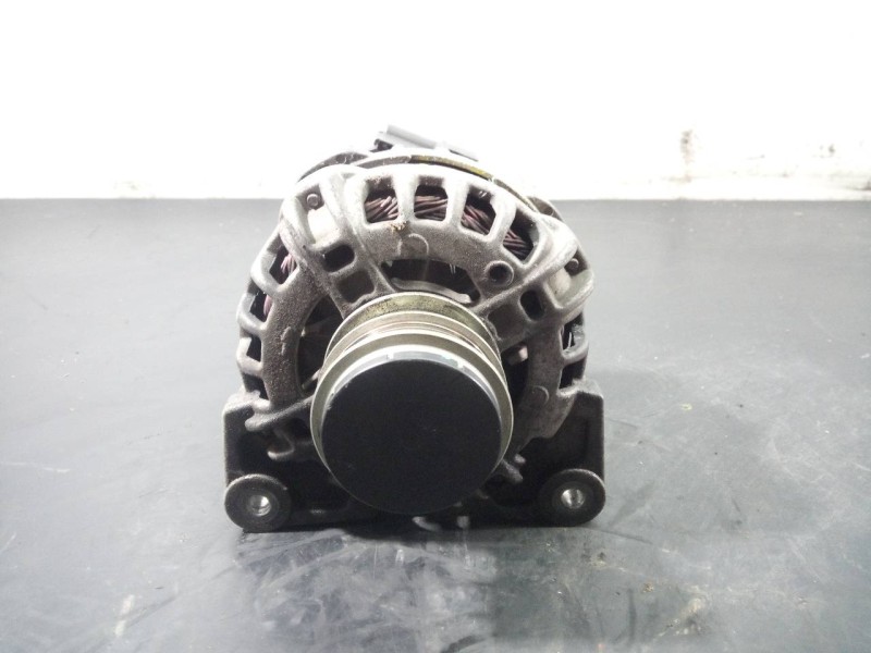 Recambio de alternador para dacia sandero ambiance referencia OEM IAM 231008386R  P3-B6-9-2