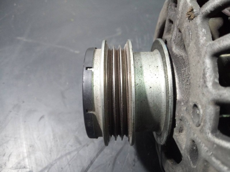 Recambio de alternador para dacia sandero ambiance referencia OEM IAM 231008386R  P3-B6-9-2