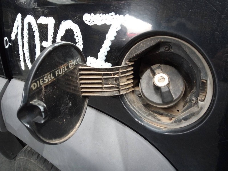 Recambio de tapa exterior combustible para chrysler jeep cherokee (kj) 2.5 crd sport referencia OEM IAM   