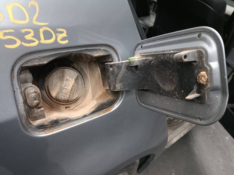 Recambio de tapa exterior combustible para bmw serie 5 berlina (e60) 530d referencia OEM IAM   