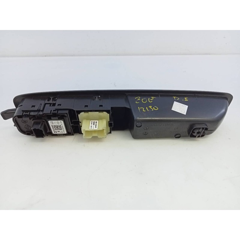 Recambio de mando elevalunas delantero izquierdo para renault zoe bose referencia OEM IAM 255700068R  E2-A1-39-1