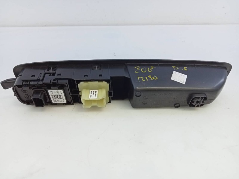 Recambio de mando elevalunas delantero izquierdo para renault zoe bose referencia OEM IAM 255700068R  E2-A1-39-1