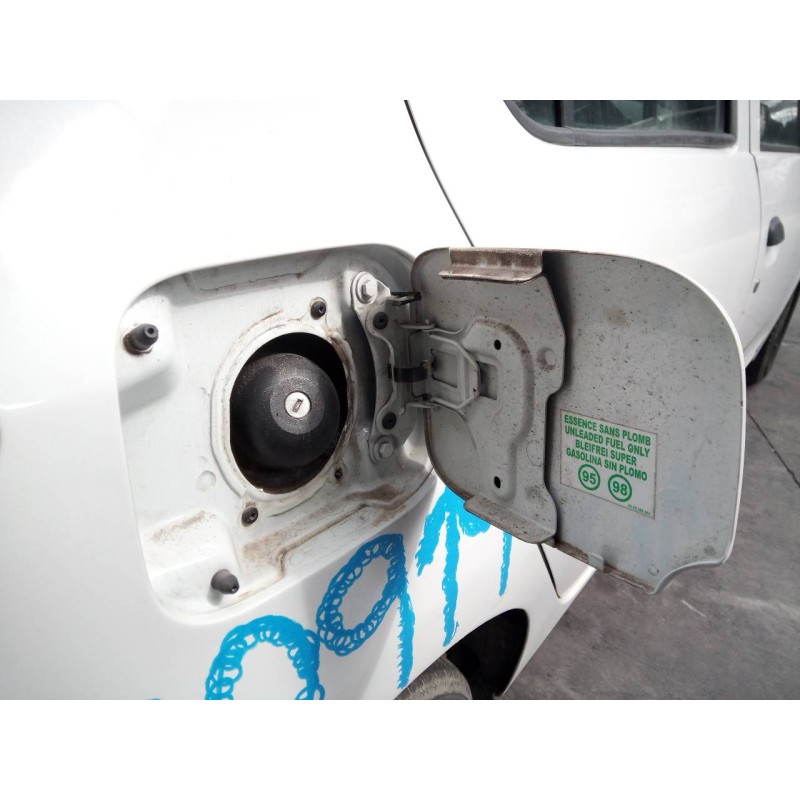 Recambio de tapa exterior combustible para dacia sandero ambiance referencia OEM IAM   
