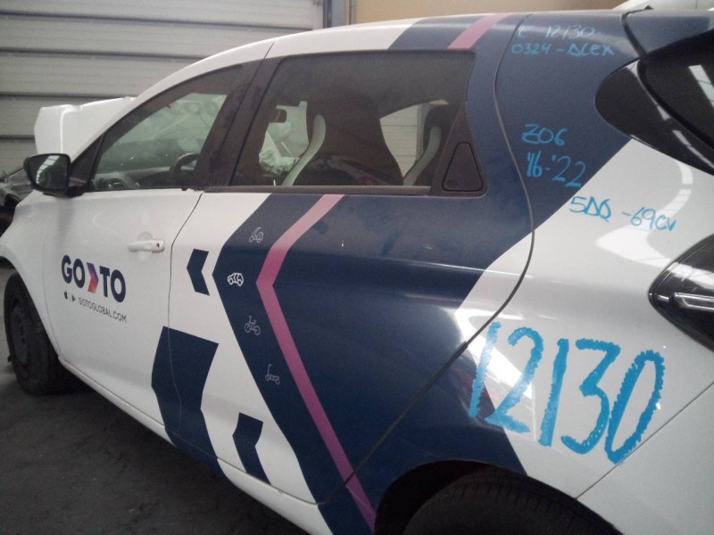 Recambio de puerta trasera izquierda para renault zoe bose referencia OEM IAM   