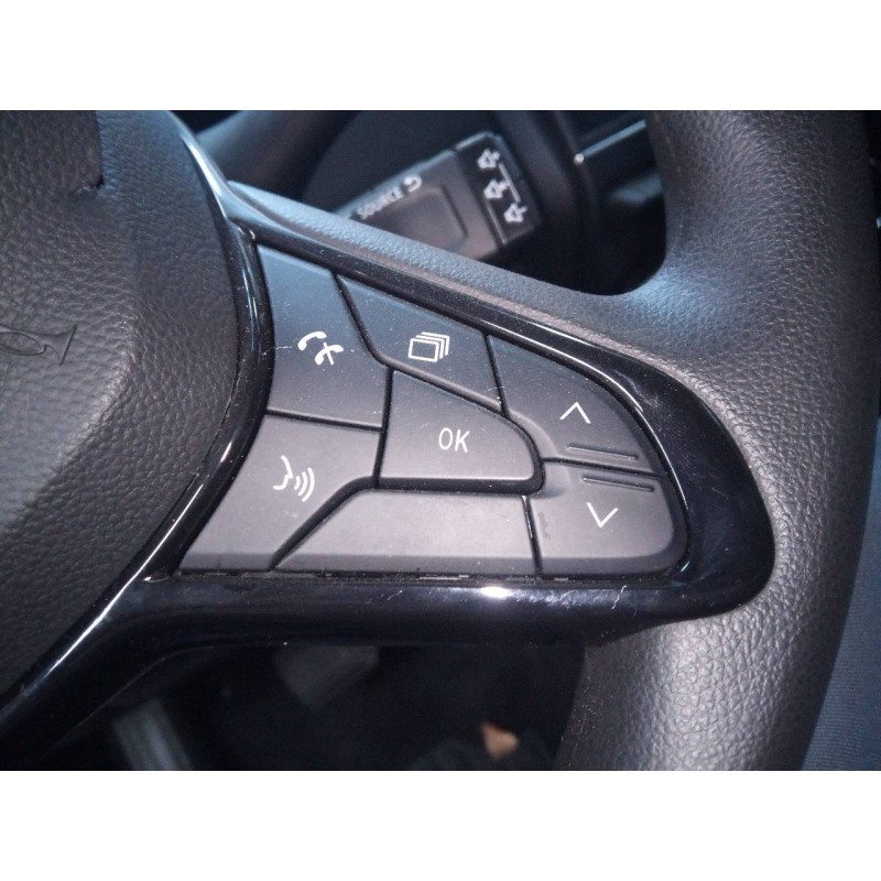 Recambio de volante para renault zoe bose referencia OEM IAM   