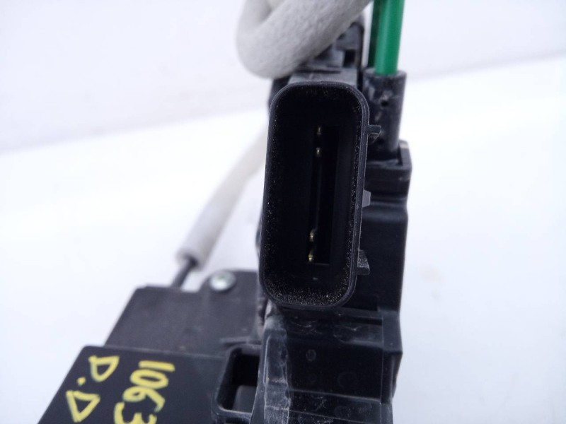 Recambio de cerradura puerta delantera derecha para ssangyong tivoli limited 4x2 referencia OEM IAM 7122035000  E1-A3-44-1