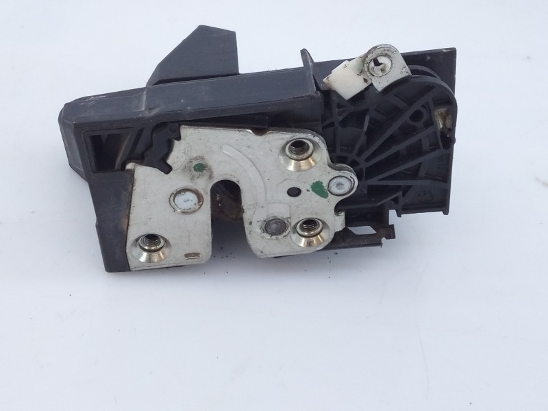 Recambio de cerradura puerta trasera derecha para dacia sandero stepway referencia OEM IAM 825022281R  E1-A1-48-2