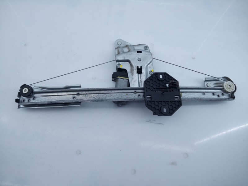 Recambio de elevalunas delantero derecho para dacia sandero stepway referencia OEM IAM 807209299R  E1-A1-48-2