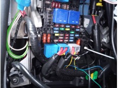 CAJA RELES / FUSIBLES 