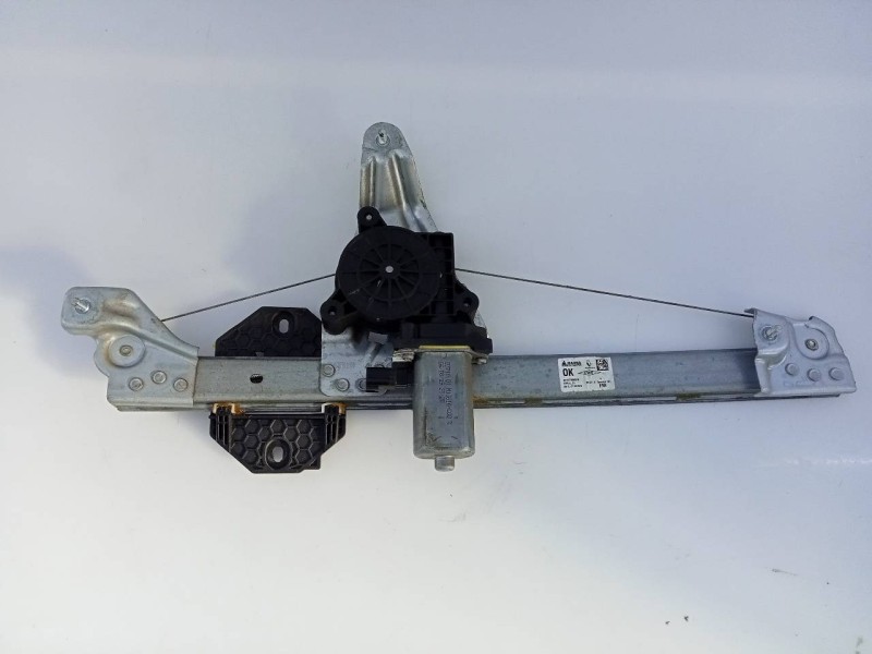 Recambio de elevalunas trasero derecho para dacia sandero stepway referencia OEM IAM 827206057R  E1-A1-44-1