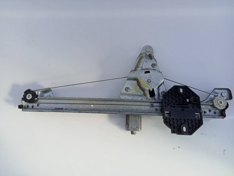 Recambio de elevalunas trasero derecho para dacia sandero stepway referencia OEM IAM 827206057R  E1-A1-44-1