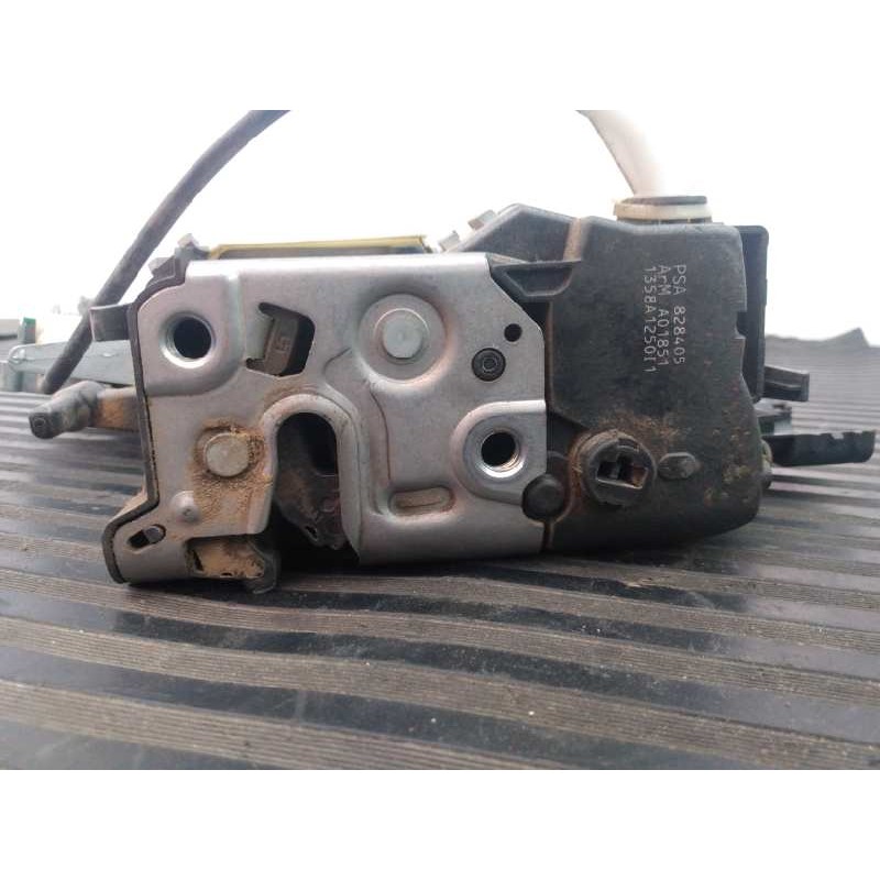 Recambio de cerradura puerta delantera derecha para peugeot partner kombi premium referencia OEM IAM 189802169135 1358A1250I1 E1