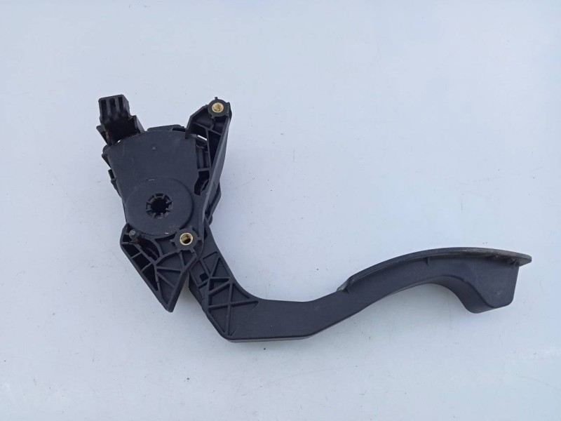 Recambio de pedal acelerador para dacia sandero stepway referencia OEM IAM 180026342R  E2-A1-17-7