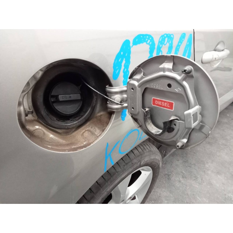 Recambio de tapa exterior combustible para renault koleos dynamique referencia OEM IAM   