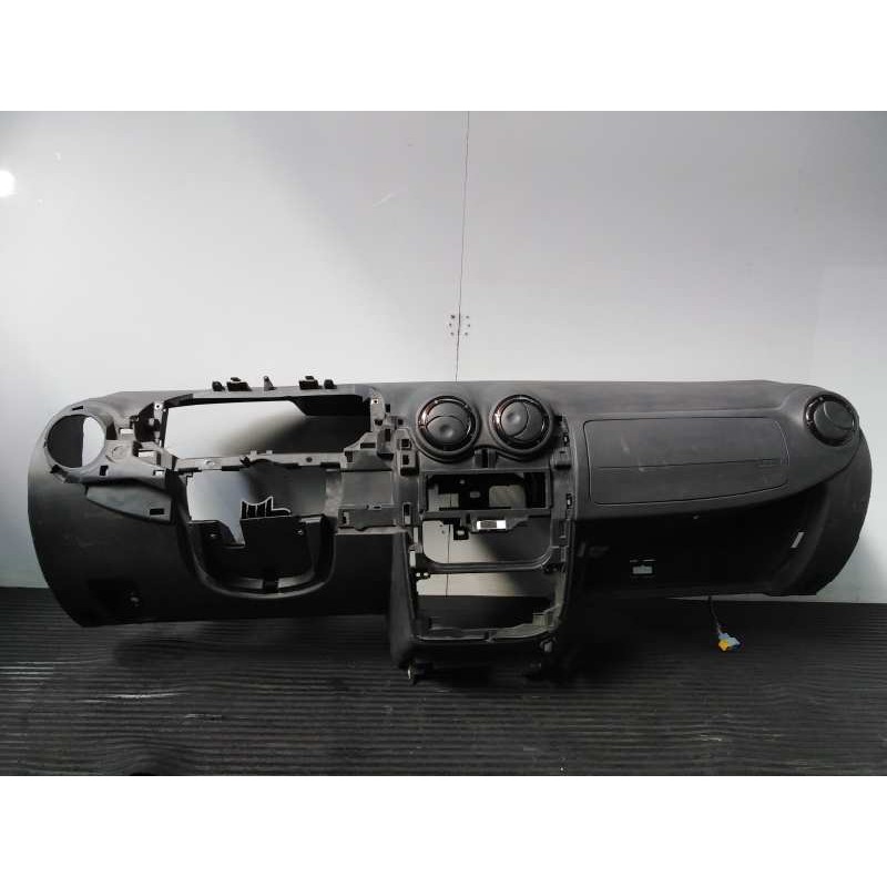 Recambio de salpicadero para dacia duster laureate 4x2 referencia OEM IAM 8200739435 8200739433 P2-B3-15