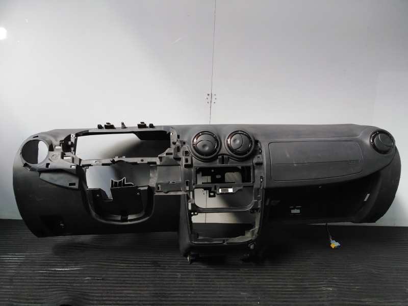 Recambio de salpicadero para dacia duster laureate 4x2 referencia OEM IAM 8200739435 8200739433 P2-B3-15