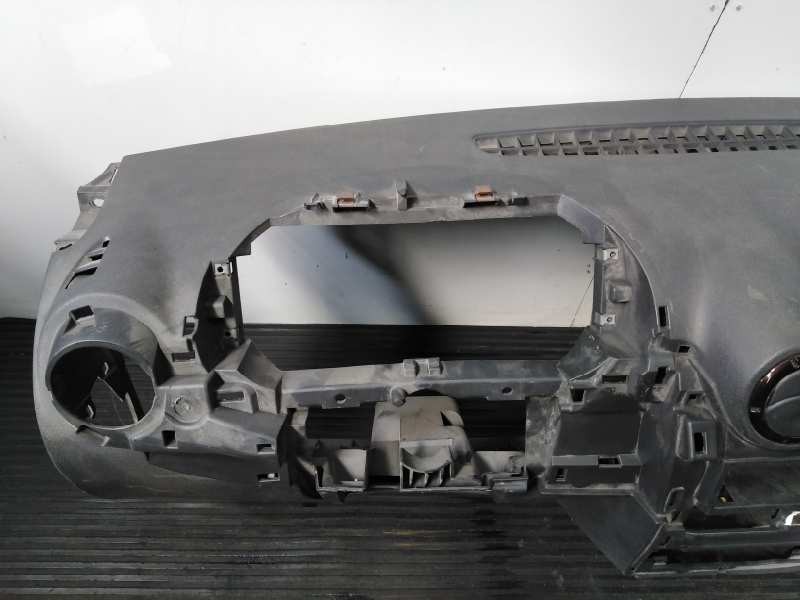 Recambio de salpicadero para dacia duster laureate 4x2 referencia OEM IAM 8200739435 8200739433 P2-B3-15