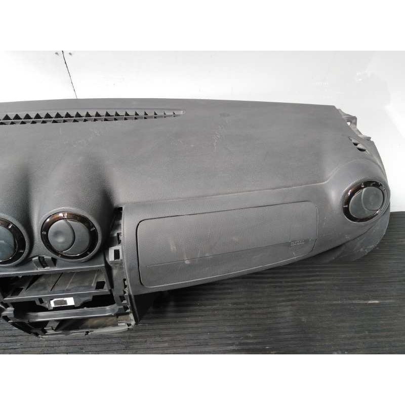 Recambio de salpicadero para dacia duster laureate 4x2 referencia OEM IAM 8200739435 8200739433 P2-B3-15